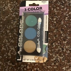 L.A COLORS 3 COLOR EYESHADOW WITH FREE GIFT
